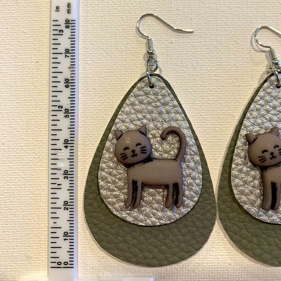 Faux Leather Silver & Grey Cat ๐โโฌ Earrings - Picture 3 of 5